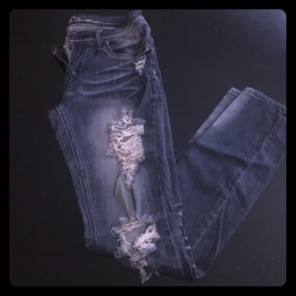 Jeans with holes