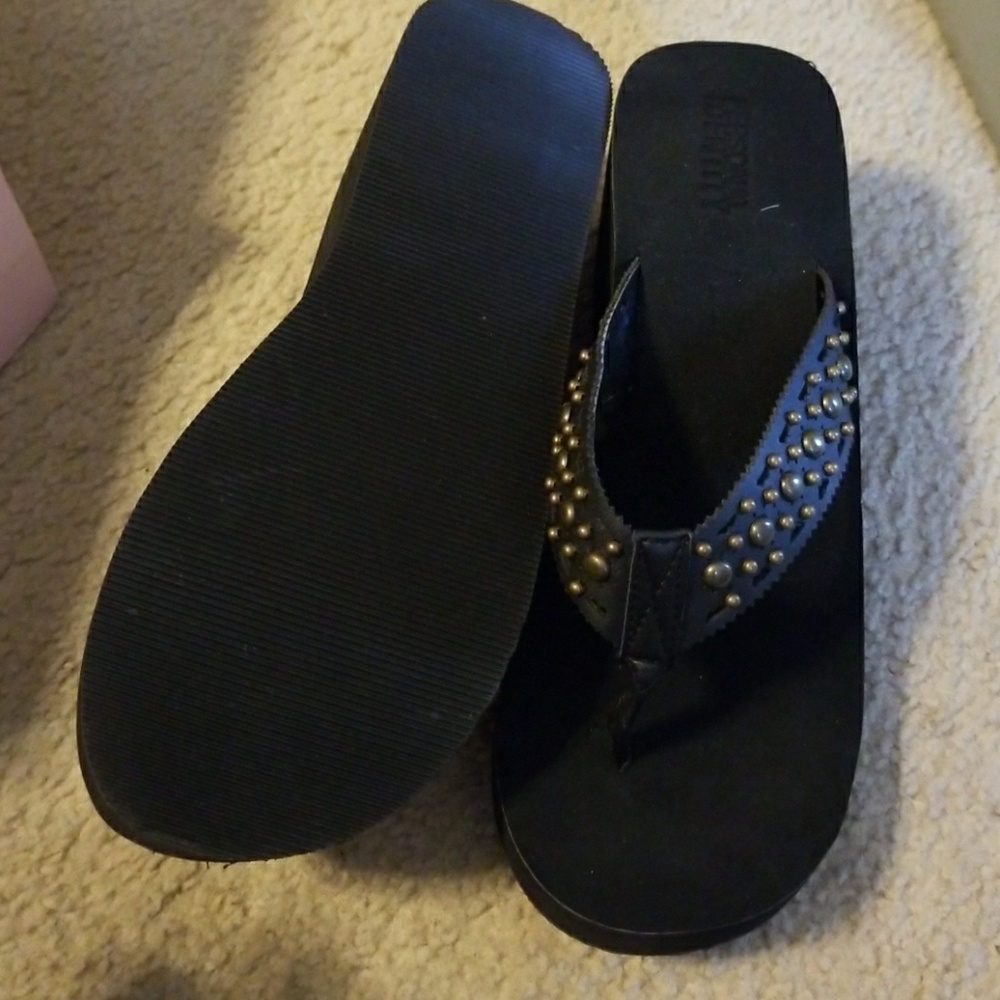 Thong sandals