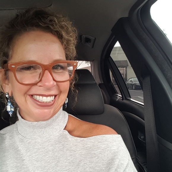 Meet your Posher, Tracie - Picture 2 of 4