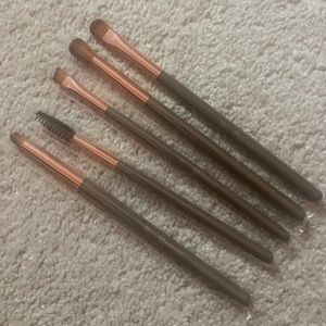 BH cosmetics eye shadow brushes set