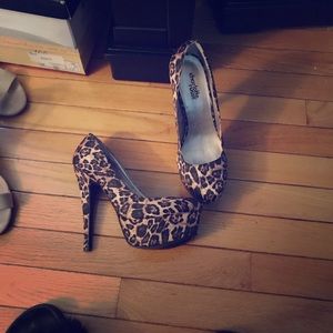 Leopard print shoe