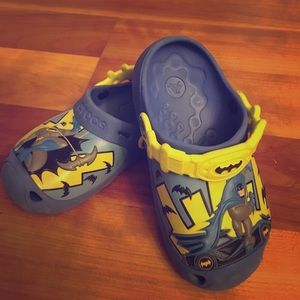 Boys 11 Batman Crocs