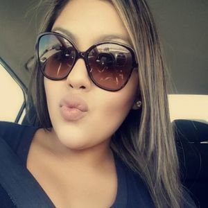 Meet your Posher, Roxanne