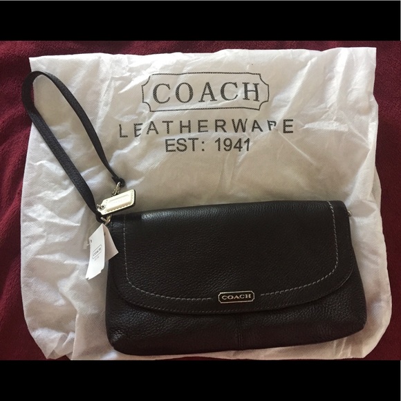 Leather coach large flap wristlet. New with tags. - Picture 1 of 2