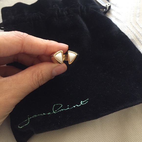 🚫SOLD🚫 Jewelmint Blanc Bomb Ring - Picture 2 of 3