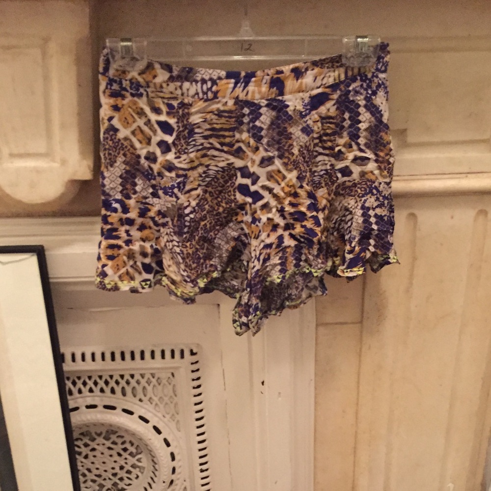 ASTR short-shorts ⚡️ funky pattern ⚡️ size s