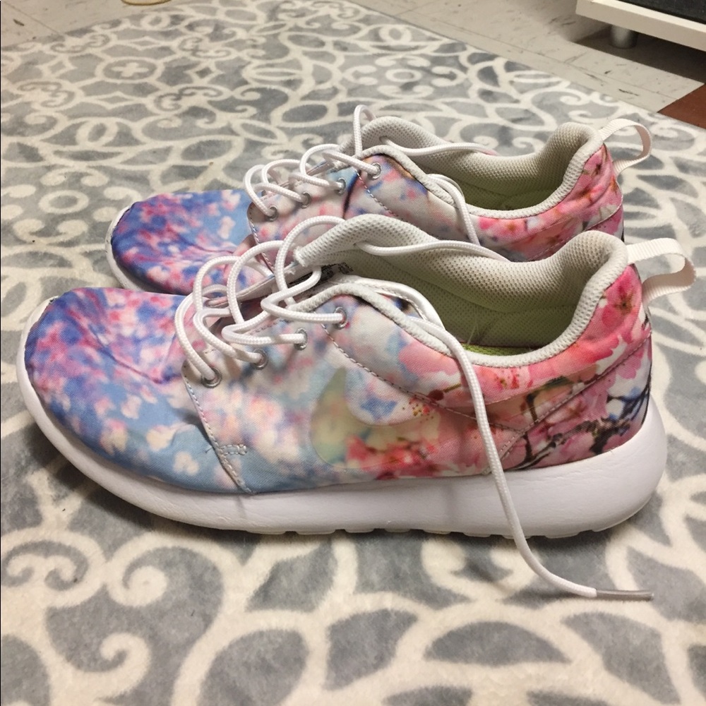 Nike Roshe Cherry Blossom Edition