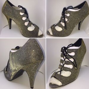 Fioni Night Madem Ghilie Gold Open-Toe Booties 10