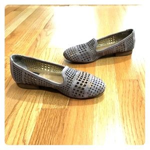 Adam Tucker taupe/gold flats