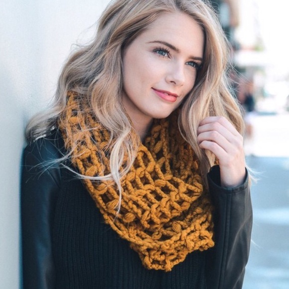 😆😆Waffel Infinity Knit Scarf NWT - Picture 2 of 2