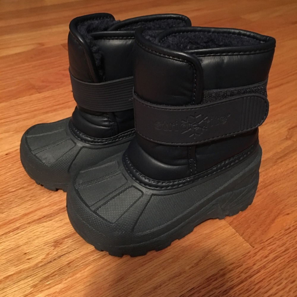 Navy blue stride rite snow boots