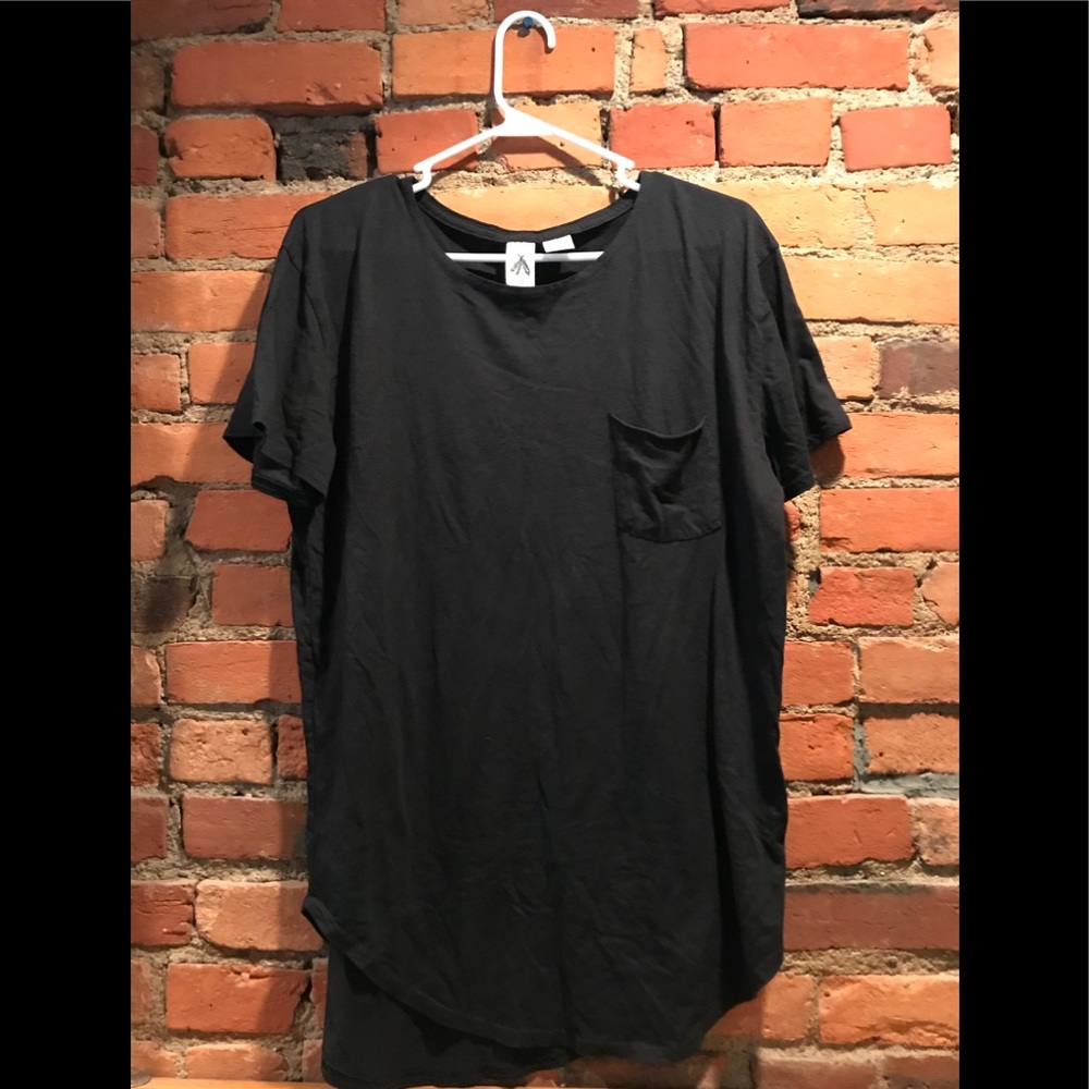 UO Three Feathers Black Pocket Tee Shirt M