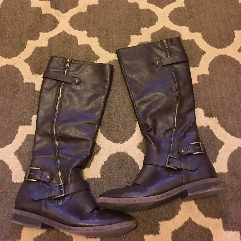 Brown tall boots, slip on