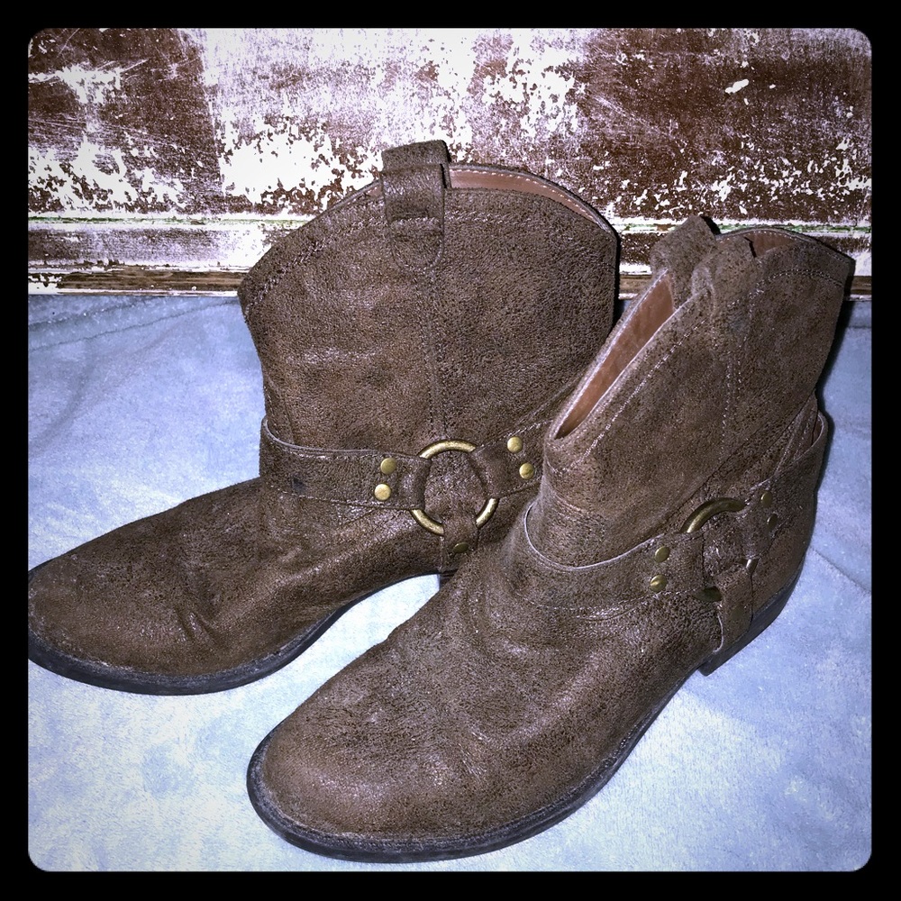 Short brown cowboy boots