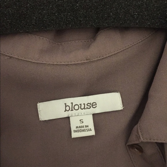 🆕 Hi Lo Blouse - NWOT - Picture 4 of 4