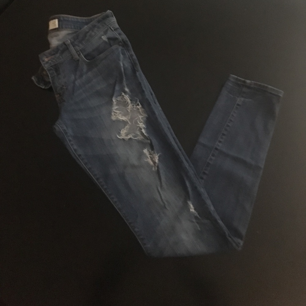 Jeans with holes