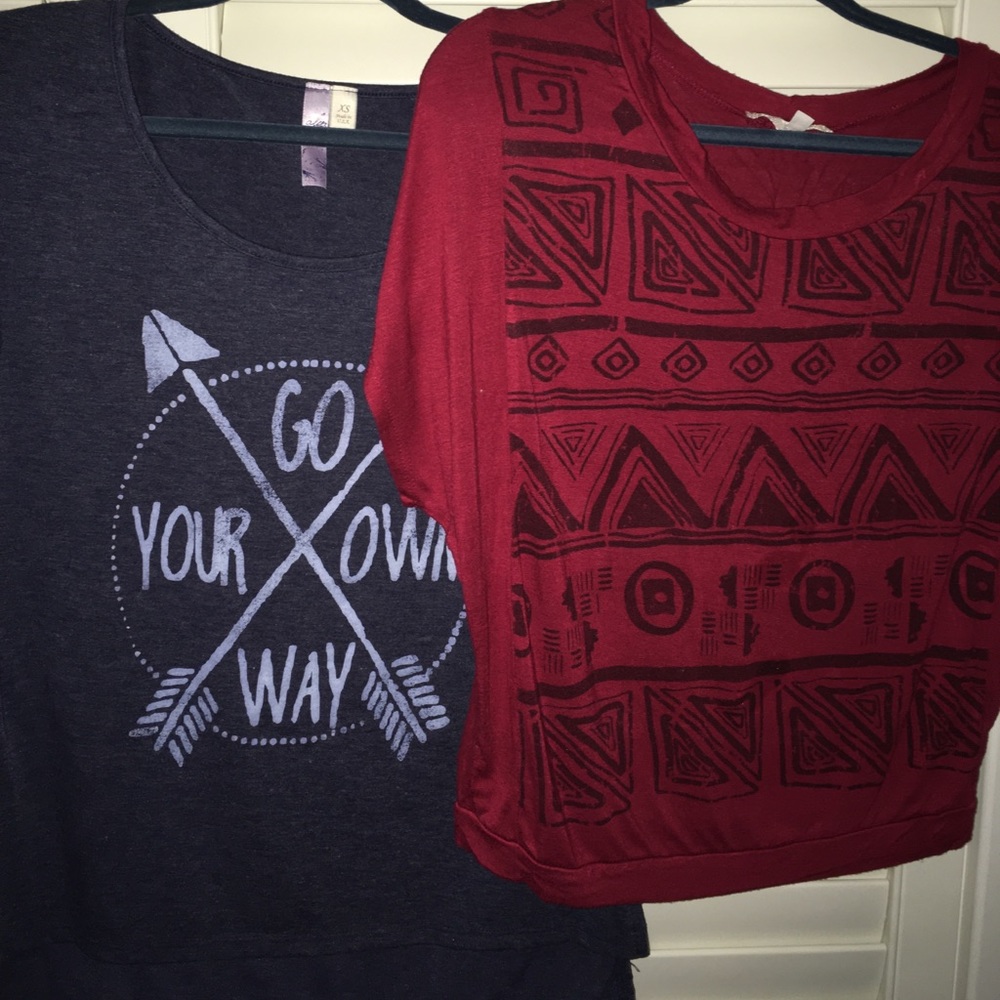 2 T-shirts