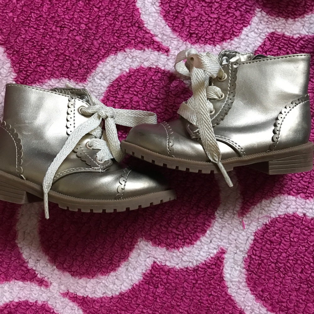 Girls boots