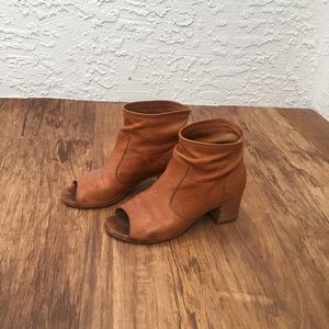 Steve Madden Angelaa Open-toe Booties. Size 37
