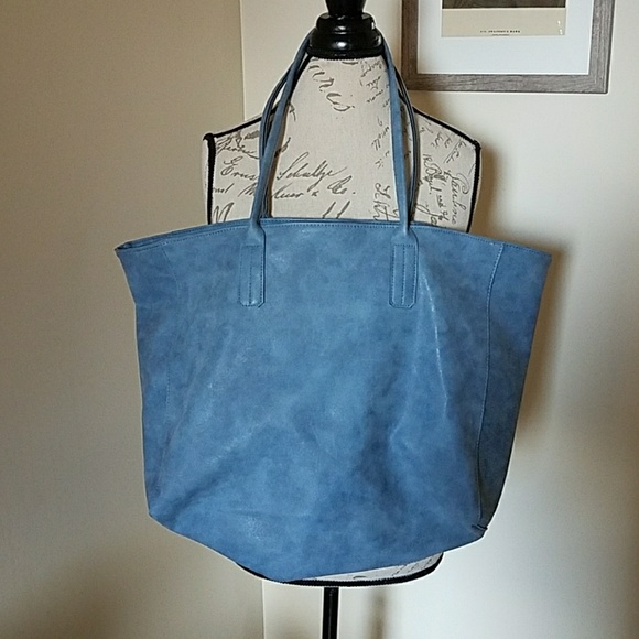 Saks Fifth Avenue Handbags - Saks Fifth Avenue faux leather tote FINAL SALE