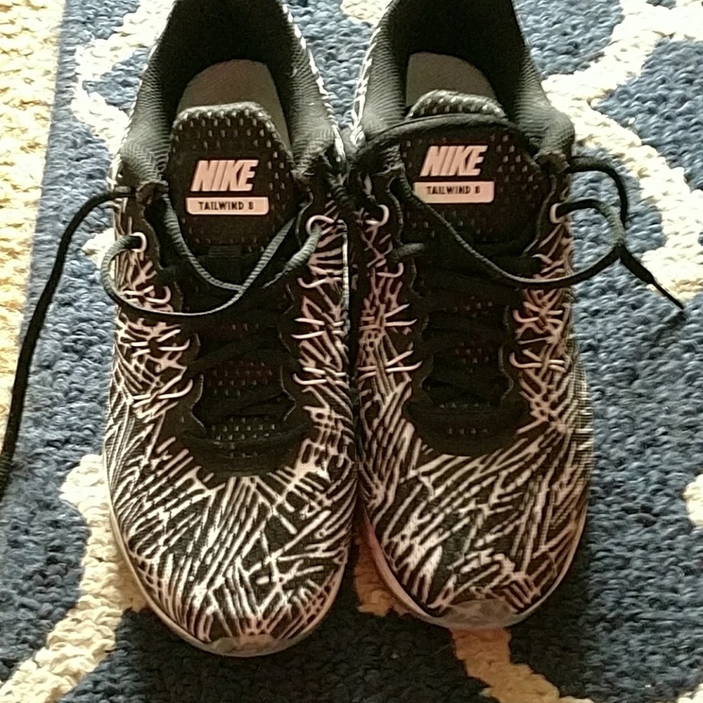 Nike Tailwind 8