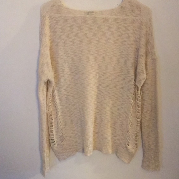 Distressed cream sweater - Picture 3 of 4