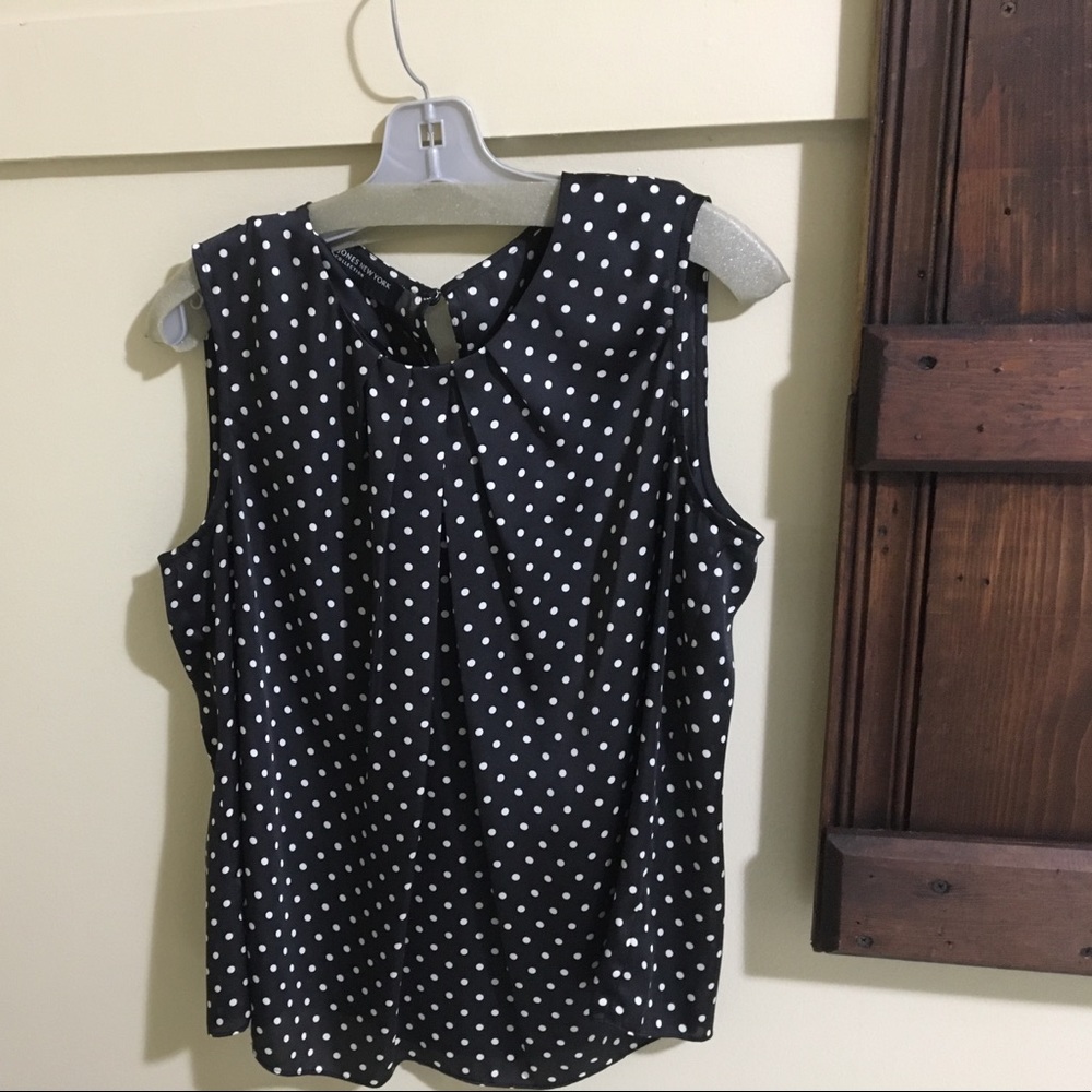 Sleeveless polka dot top