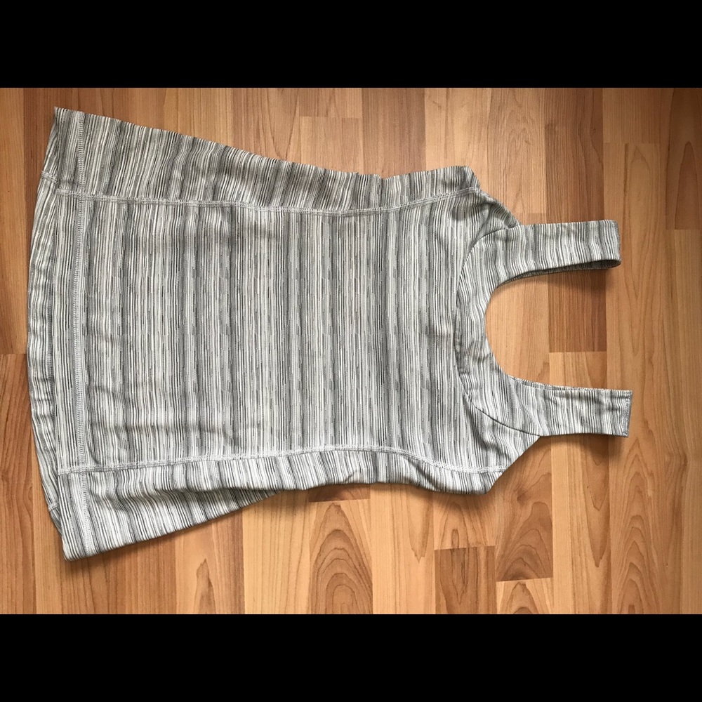 Lululemon Scoop Back Tank - Picture 4 of 7