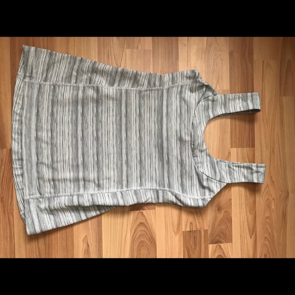 Lululemon Scoop Back Tank - Picture 4 of 7