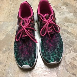 Girls Sz 4.5 Y pink and green Nike running shoes