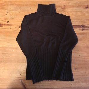 Brown turtleneck ❄️