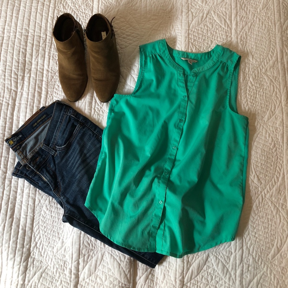 AEO Solid Light Green Sleeveless Blouse