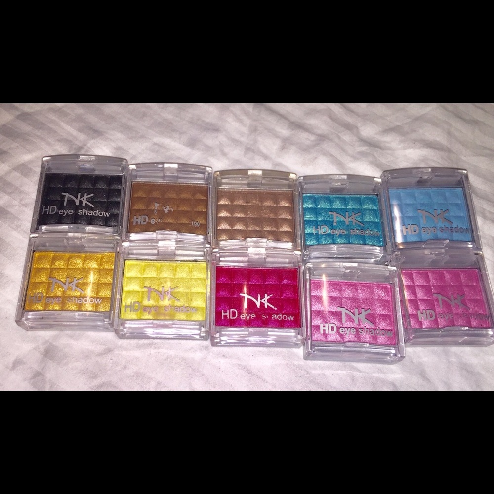 Nicka K eyeshadow! pigmented color, never worn.