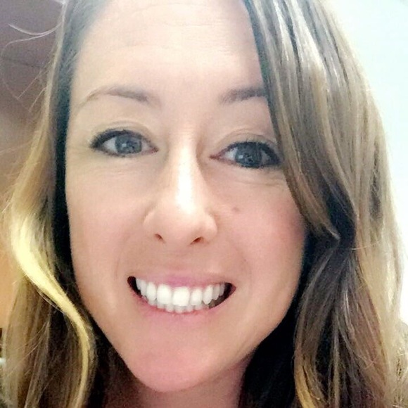 Meet your Posher, Jennifer - Picture 1 of 1