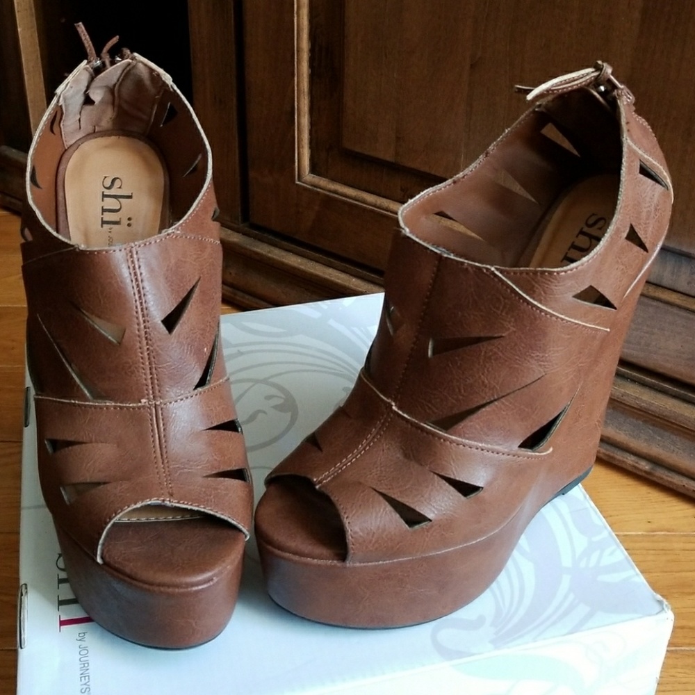 Cognac wedge heels