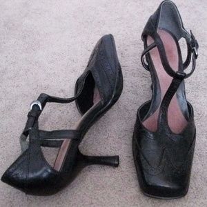 AEROSOLES Black Wingtip Style Square Toe T-Strap M