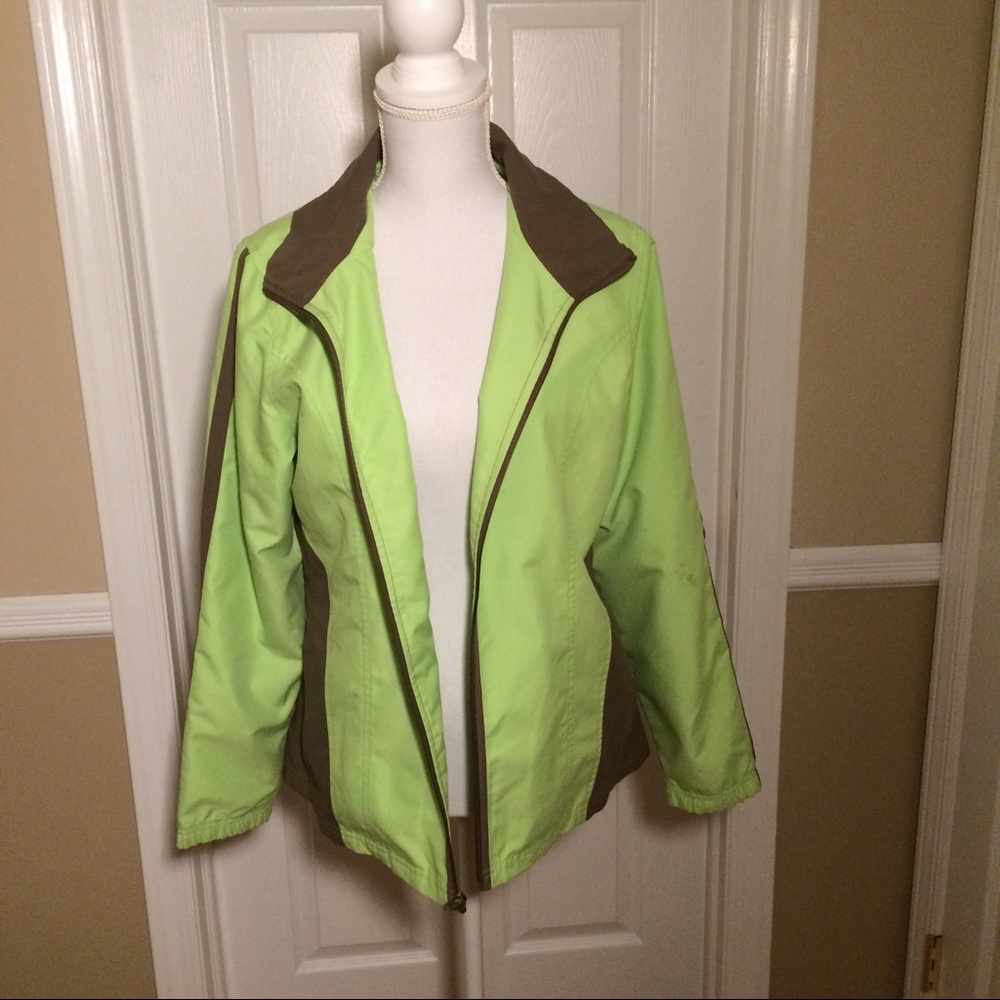 Tek Gear lightweight jacket, size large.