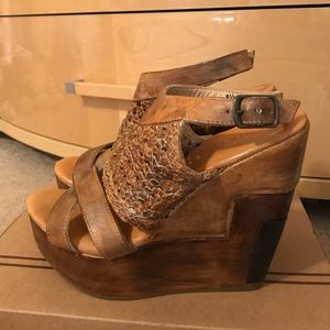 Bed Stu Petra Rustic Wedge 8.5
