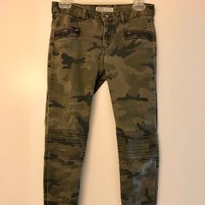 Skinny legged Camouflage Moto Pant