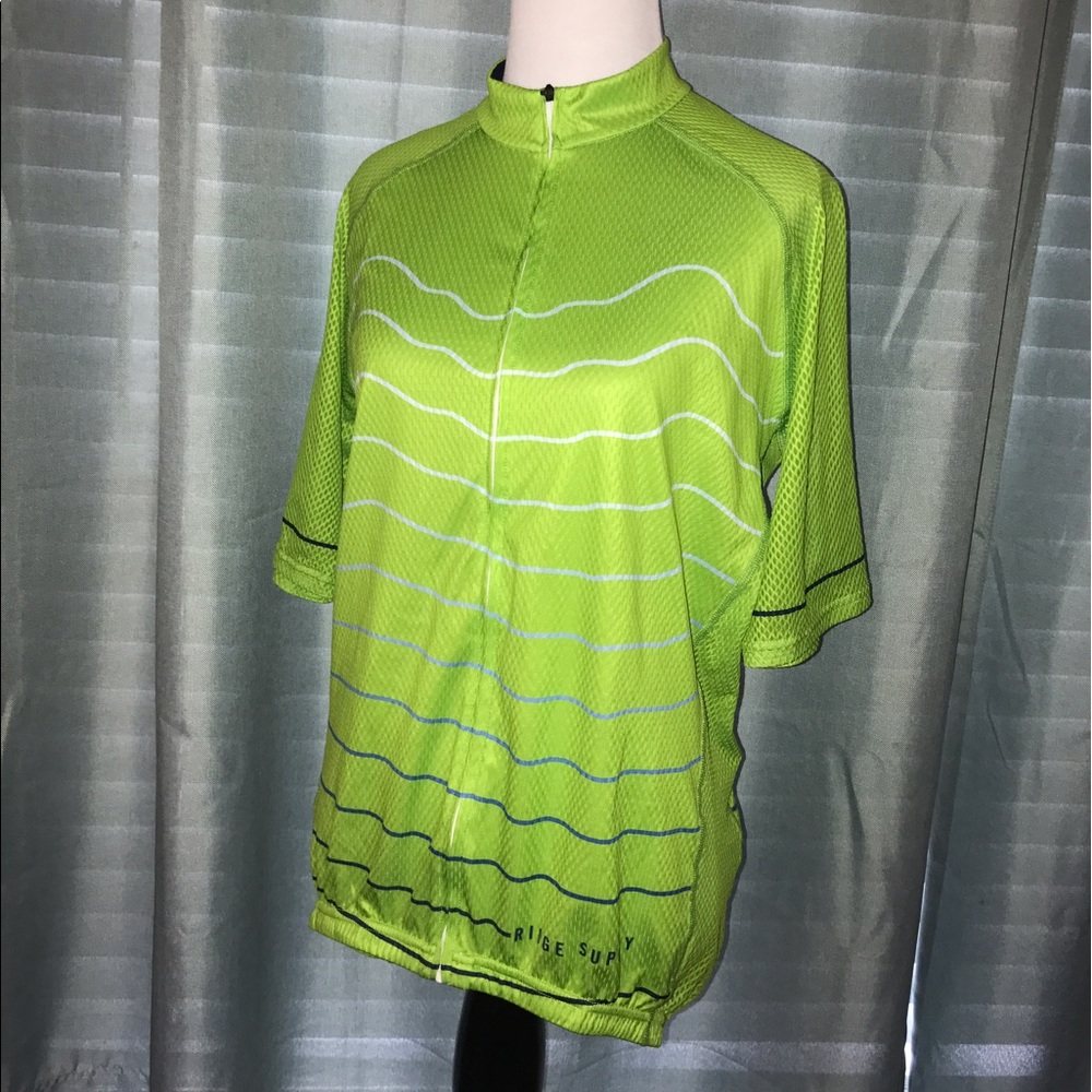 Cycling jersey ridge supply cutaway