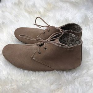 💥Sanuk Ivanna Chukka Booties!!💥
