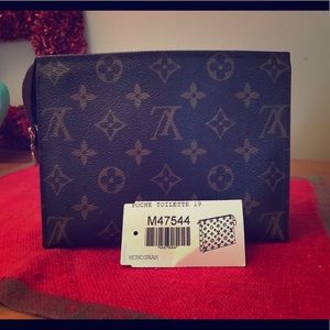 Louis Vuitton Pouche Tiolette 19