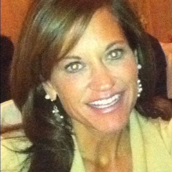 Meet Your Posher🌸🌸🌸 - Picture 2 of 3