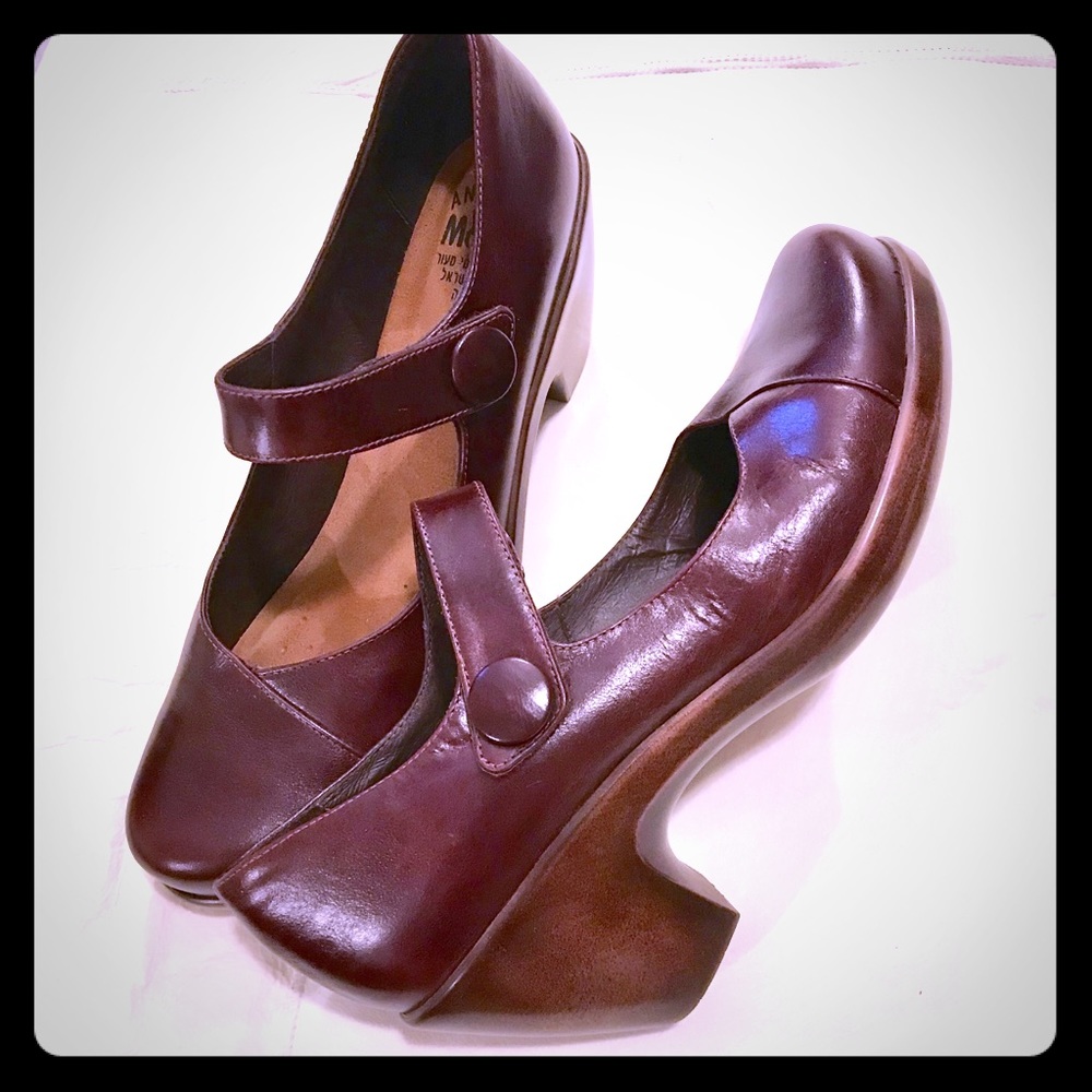 NWOT Naot Mary Jane Leather Pump Size 42