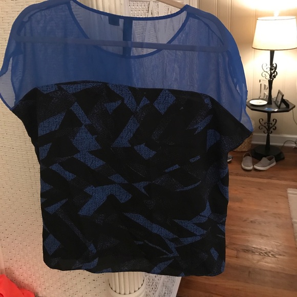 Abstract blouse - Picture 2 of 2