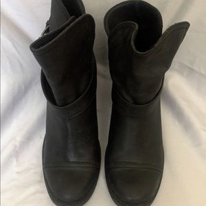 Black ankle boots 6M