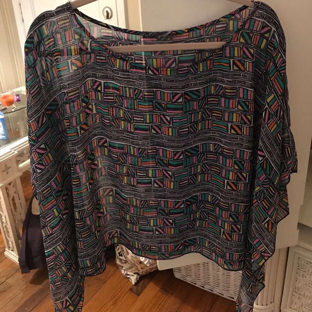 Blouse with flowy sleeves