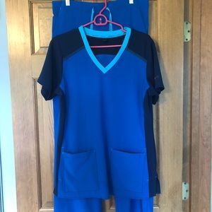 Women’s Carhartt scrubs