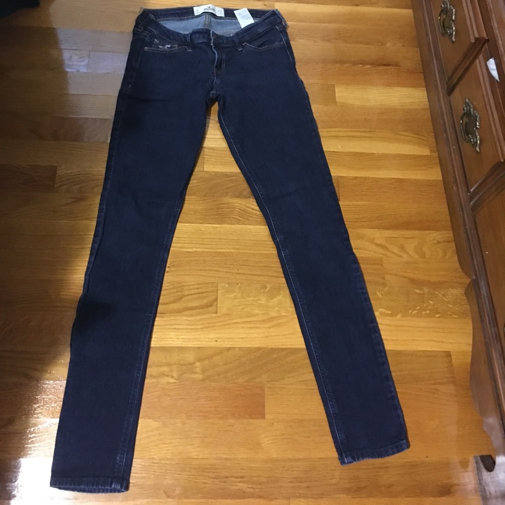 🌼Juniors 1 regular dark Hollister jeans.🌼