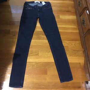 🌼Juniors 1 regular dark Hollister jeans.🌼